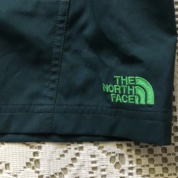 The North Face blue/green shorts with pockets - Picture 14 of 16